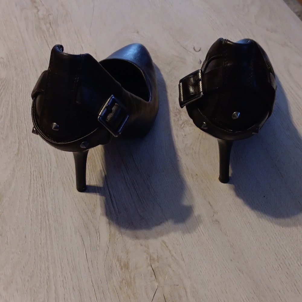 Shoes - Picture 3 of 3
